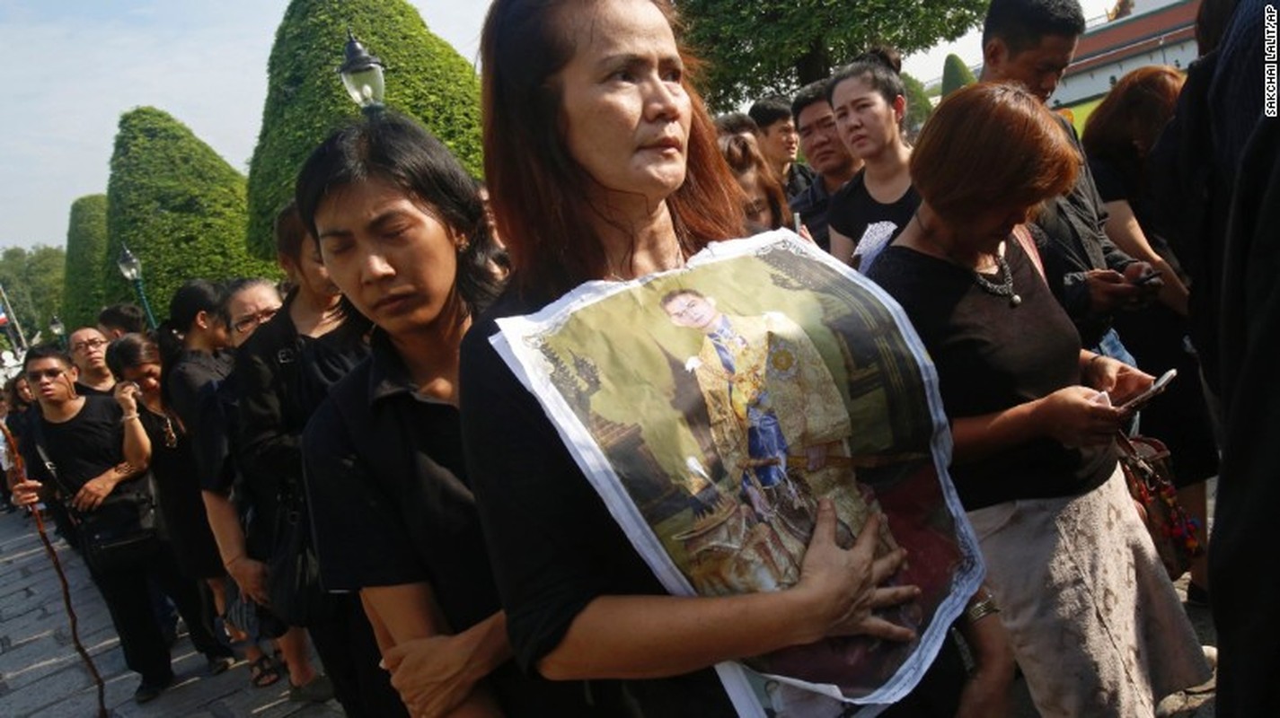 Thai Lan: Xep hang ca cay so don linh cuu Vua Bhumibol-Hinh-9